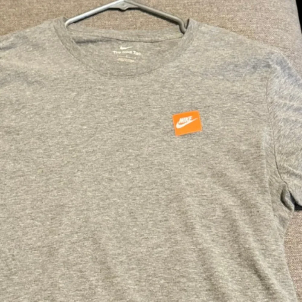 Nike Athletic Tee Gray - Picture 3 of 3